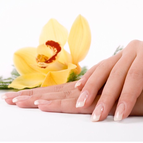 GLOSSY NAILS & SPA - manicure