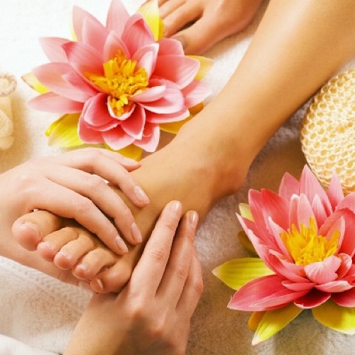 GLOSSY NAILS & SPA - pedicure